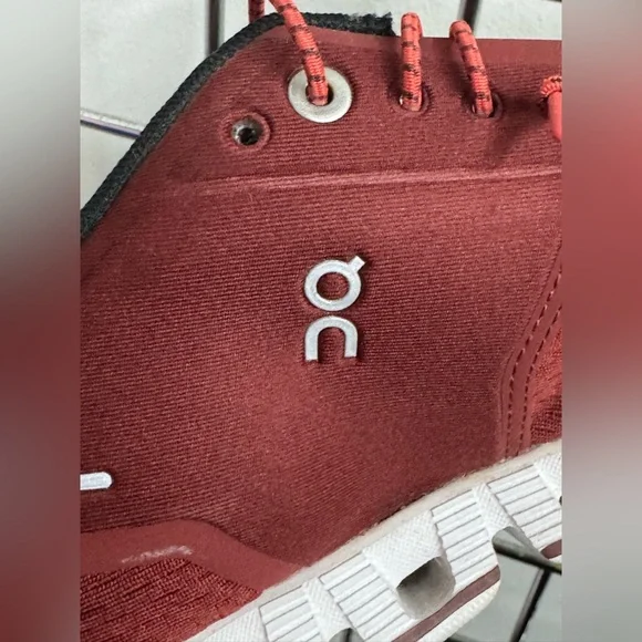 ON RUNNING W CLOUD Sneakers in Ruby Colorway women’s size 7.5 - Picture 7 of 11